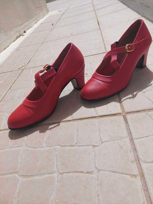 Sapatos de Flamenco semi-profissionais em couro vermelho