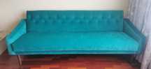 Sofá-cama em veludo art deco