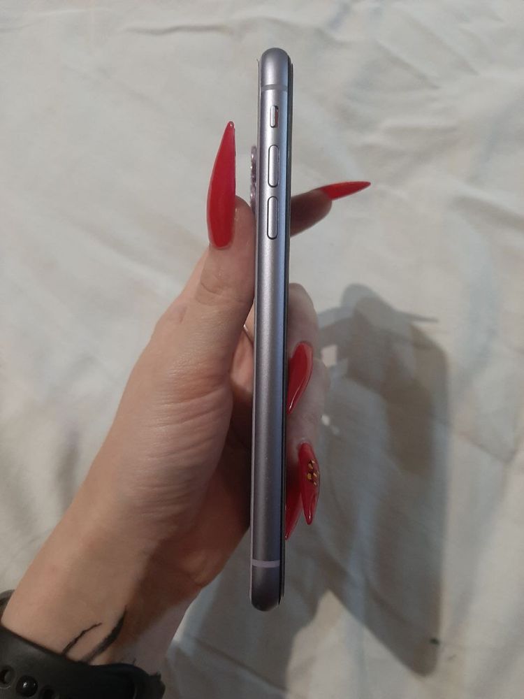 Обменяю Apple 11 64GB