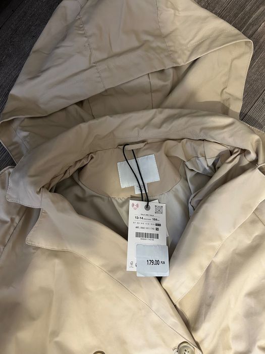 Nowy trencz Zara z odpinanym kapturem