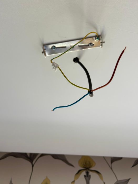 CANDEEIRO DE TETO COM SEIS LÂMPADAS