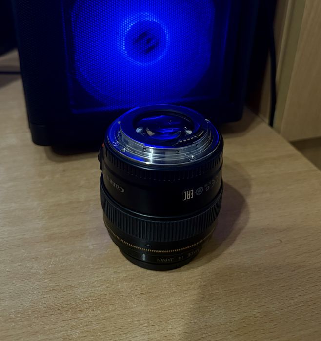 Canon EF 85mm f/1.8 USM