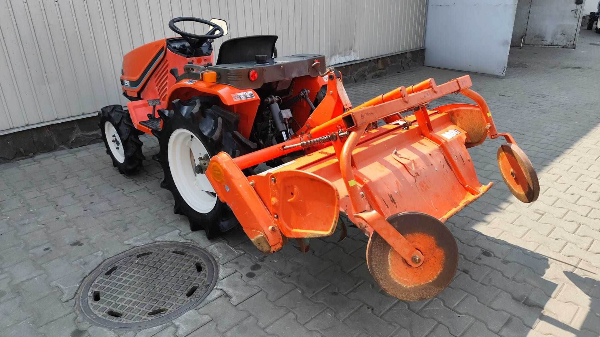 Japoński Traktor ciągnik Kubota B 52 4x4 + glebogryzarka 15KM
