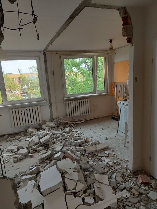 Skuwanie tynków, kafelek, posadzek, wyburzanie ścian, wynoszenie gruzu