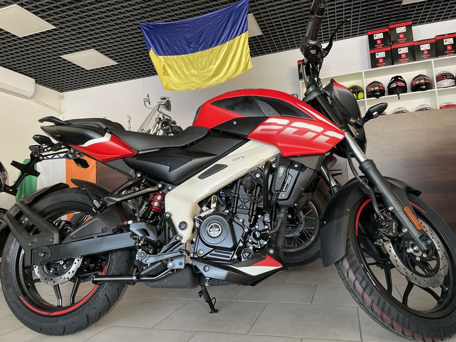 Мотоцикл Bajaj Pulsar 200 NS ʼ2023 червоний