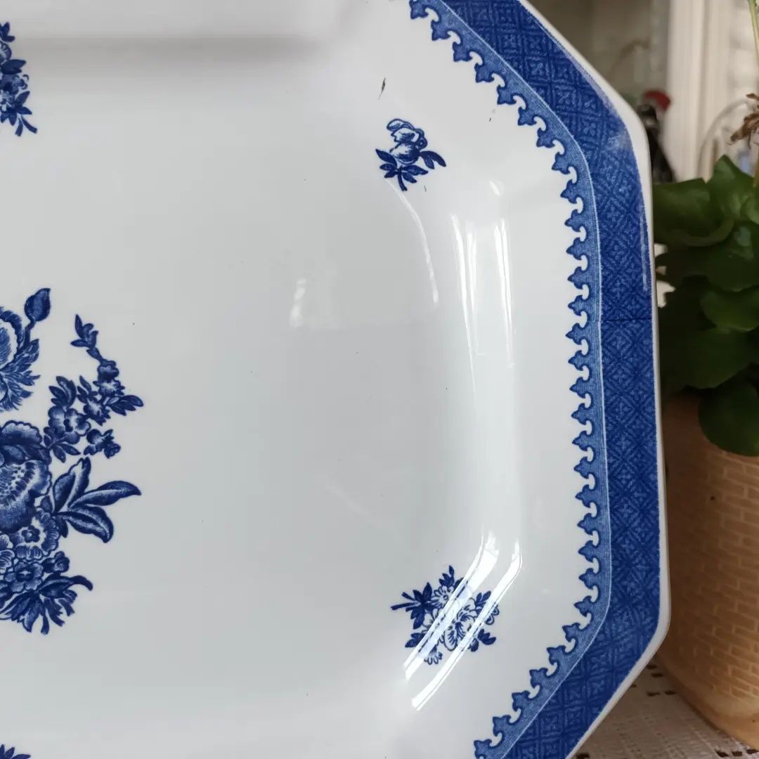 Półmisek Wedgwood Springfield biało-niebieski kwiaty