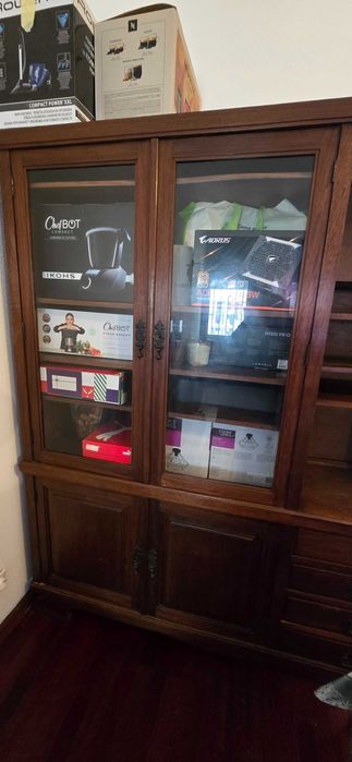 Cristaleira Vintage em madeira maciça