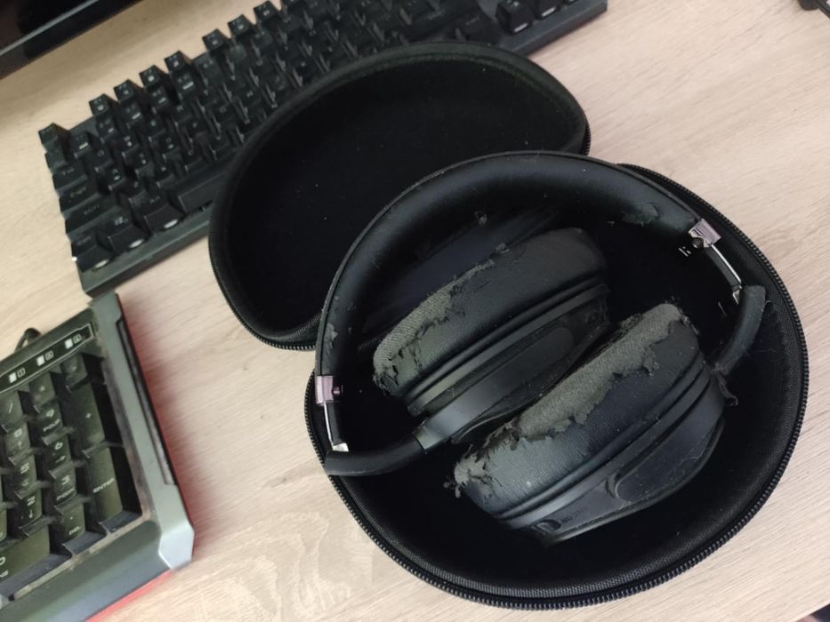 Sprzedam dwie klawiatury i słuchawki