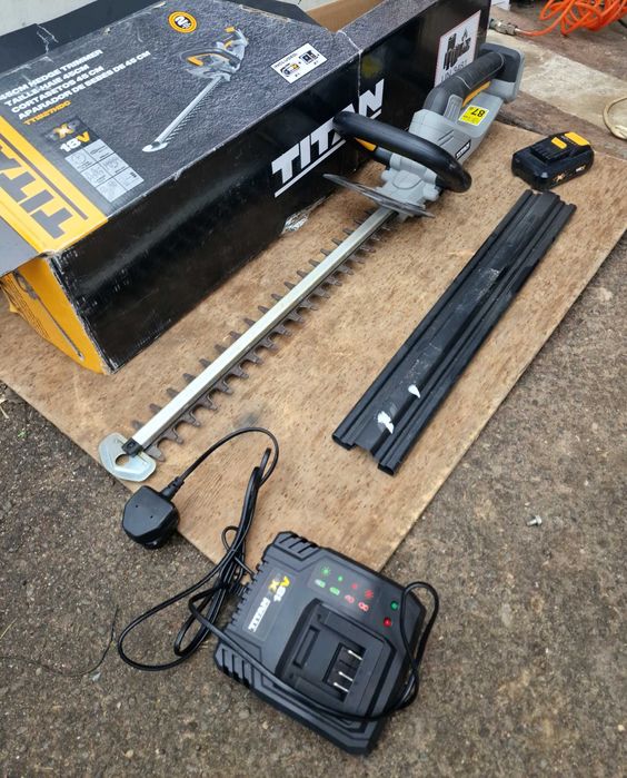 Аккумуляторний кусторез, кущоріз Titan 18V 450мм. (з Англії)