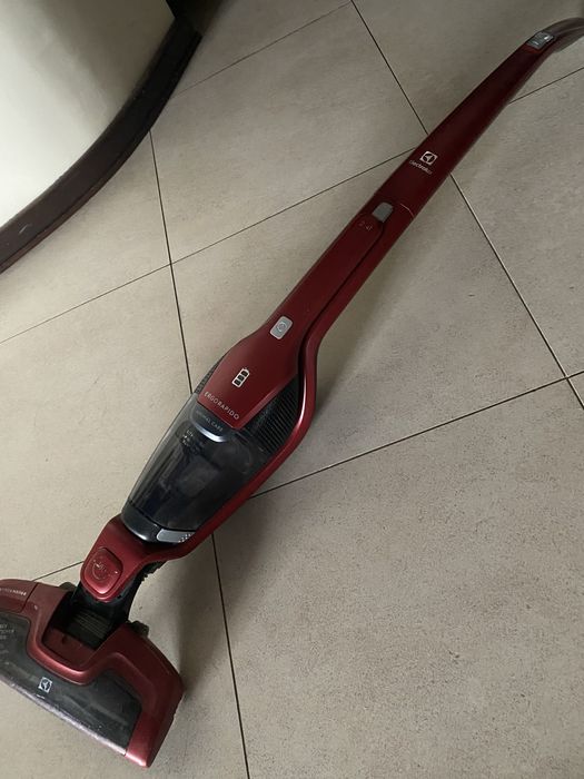 Пылесос Electrolux EERC75WRK Ergorapido Classic