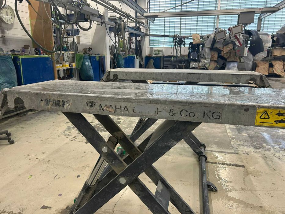 Podnośnik warsztatowy nożycowy MAHA Solo III  2500 kg