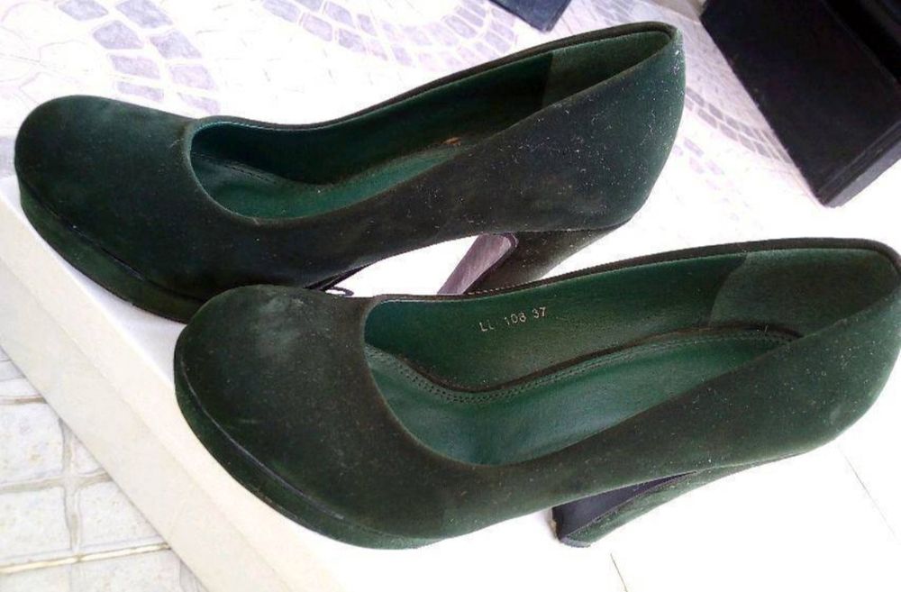 Sapatos verdes escuros tamanho 37 , usados apenas 1 vez