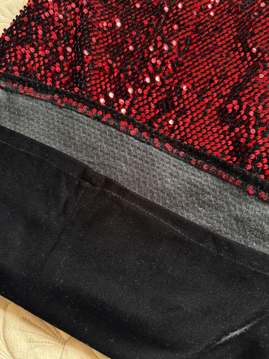 Вечірня сукня з паєтками