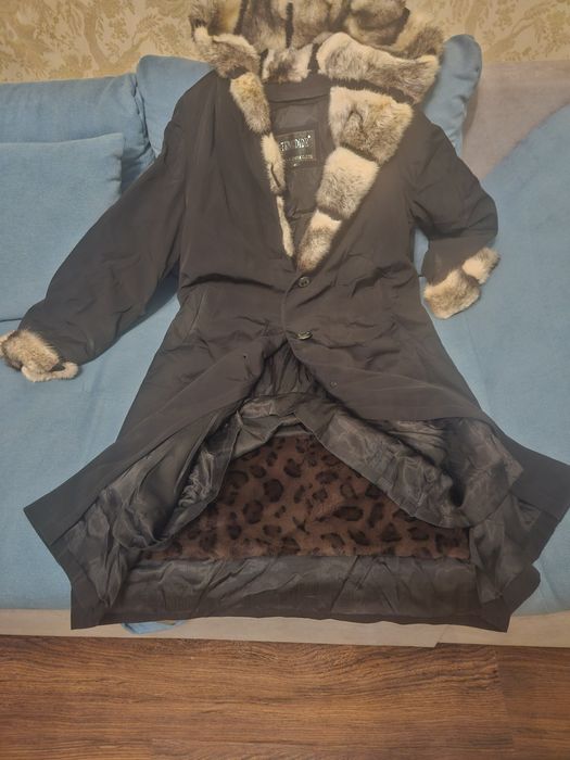 Зимове пальто з капюшоном з серебристої норки.