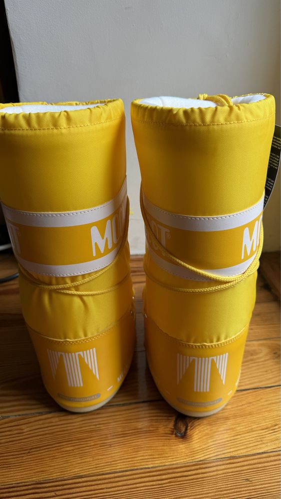 Moon Boot żółte