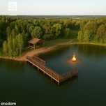 Działki nad jeziorem z linią brzegową, las, plaża
