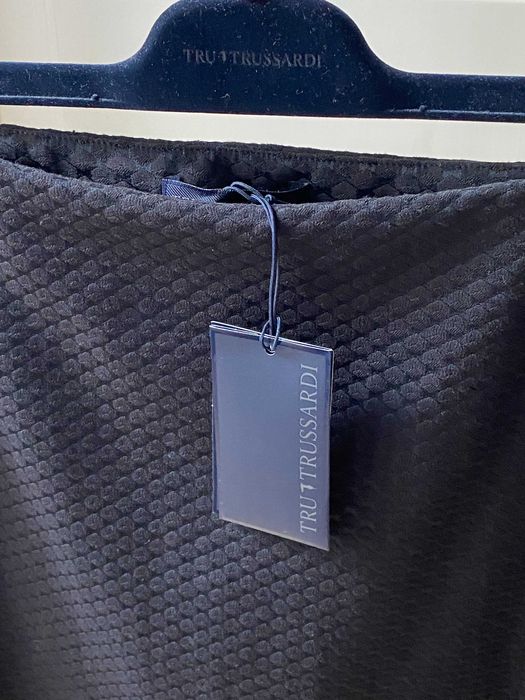 Saia preta italiana Trussardi forrada sem bolsos marca de luxo Nova