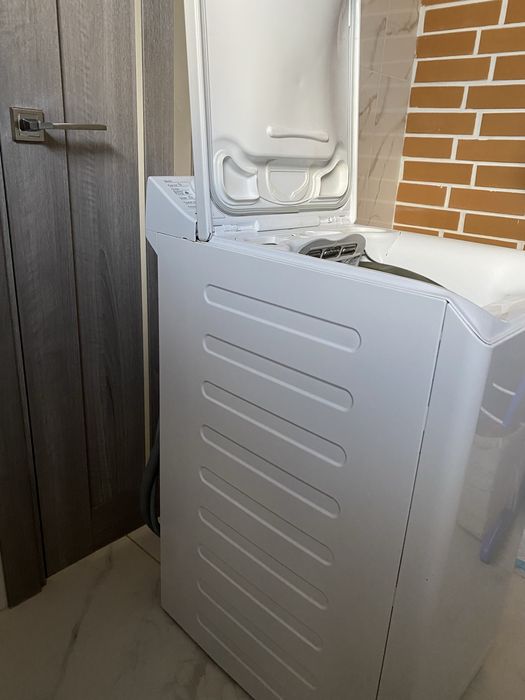 Продається вертикальна пральна машинка Electrolux на 6 кг.