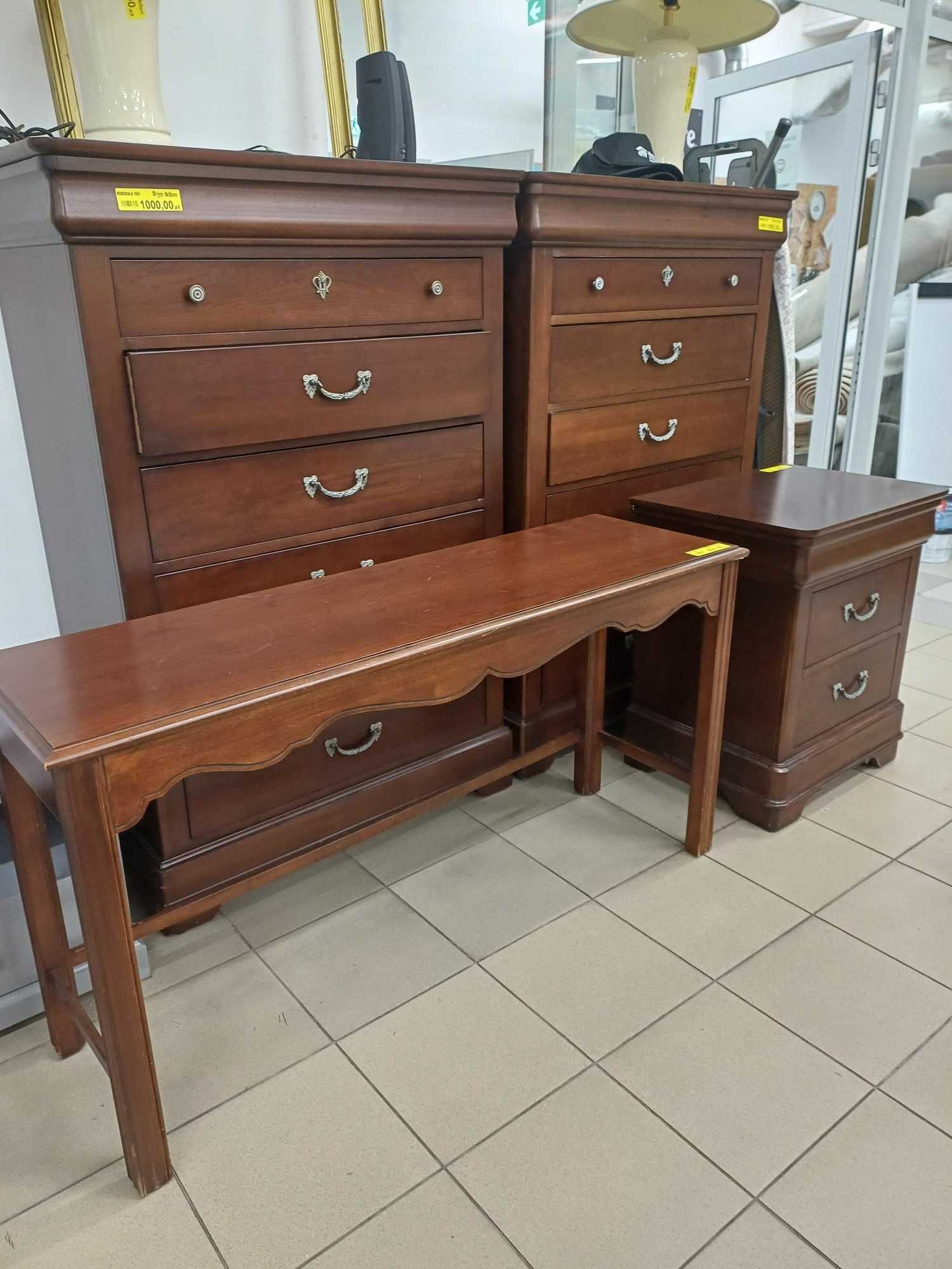 Komody w stylu kolonialnym różne rodzaje