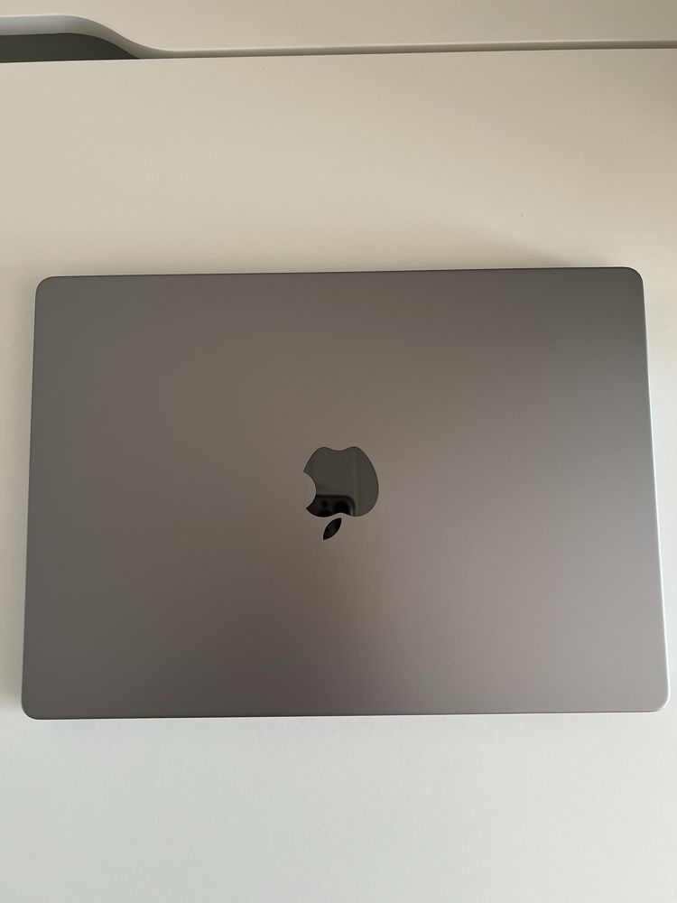 Apple MacBook Pro 2021 14,2" Apple M1 Pro - 16GB RAM - 1TB Dysk