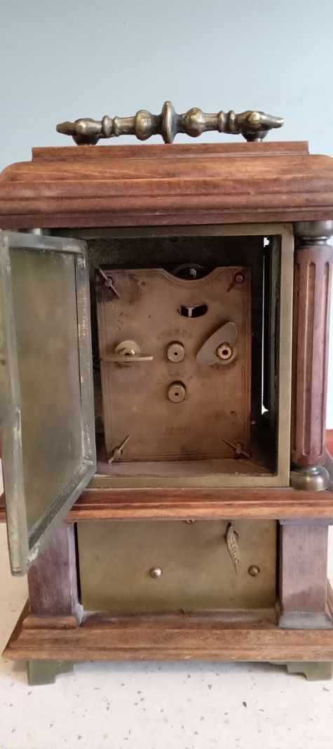 Zegar kominkowy w drewnianej obudowie