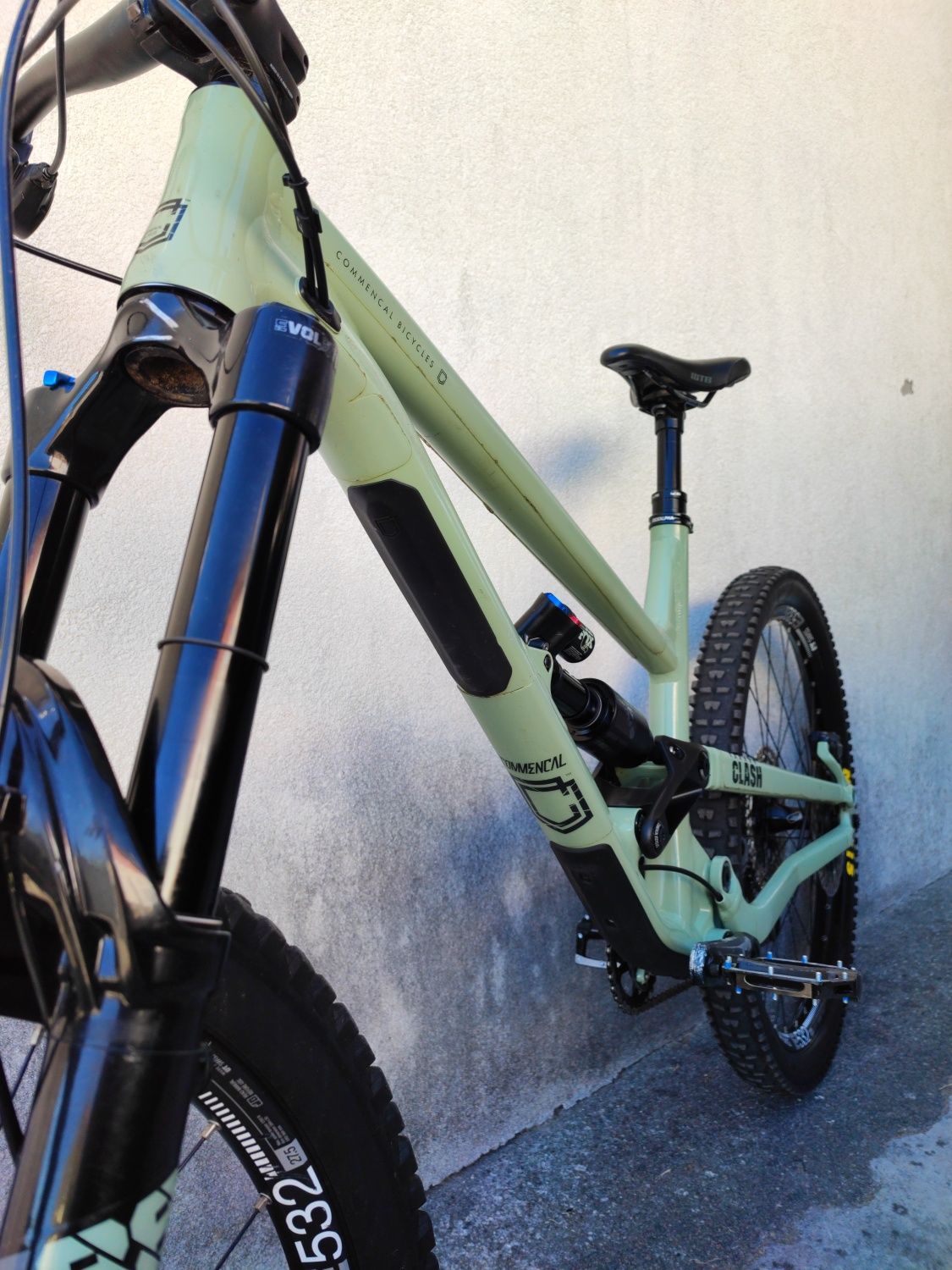 Commencal Clash Essential 2021