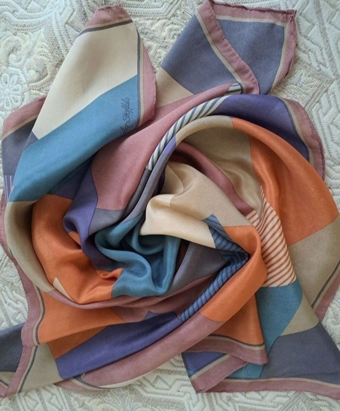 Тонкий платок з натурального шовку відомого бренду Fisba Stoffels.
