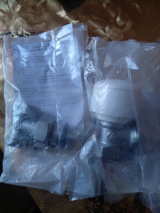 Кран радіаторний Giacomini 1/2" кутовий, подача + зворот. комплект
