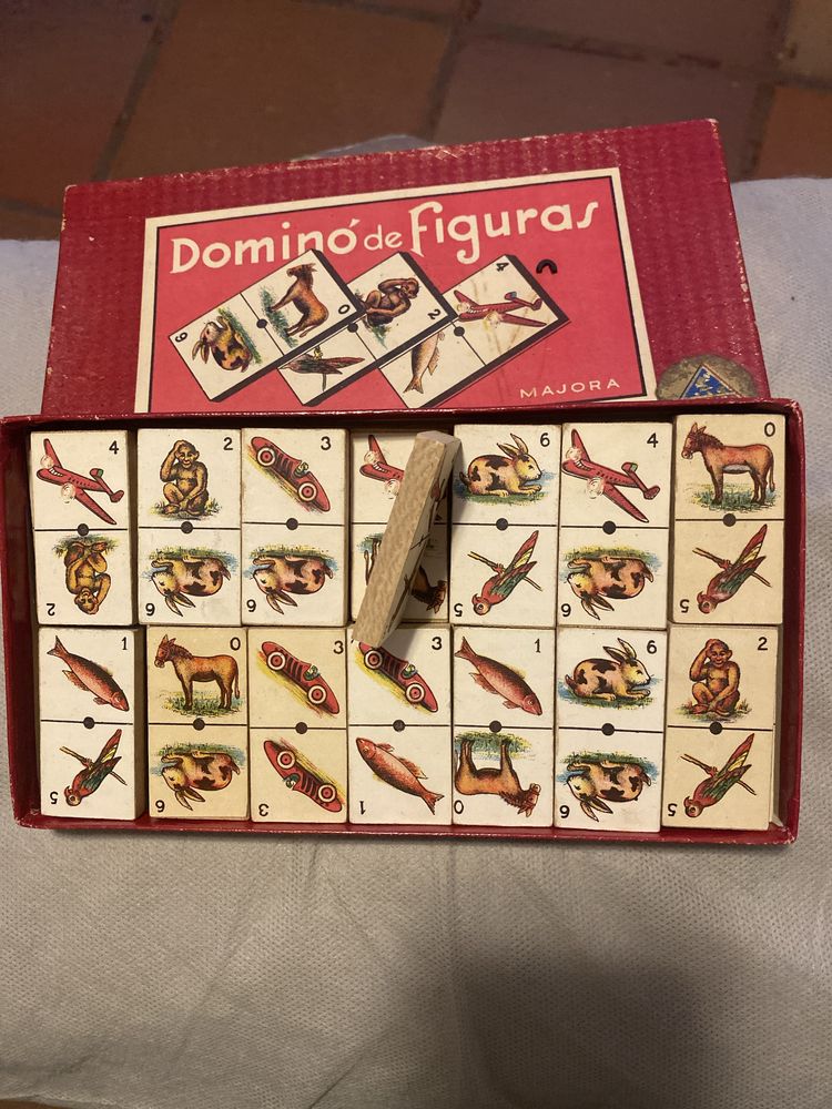 Dominó de figuras da Majora