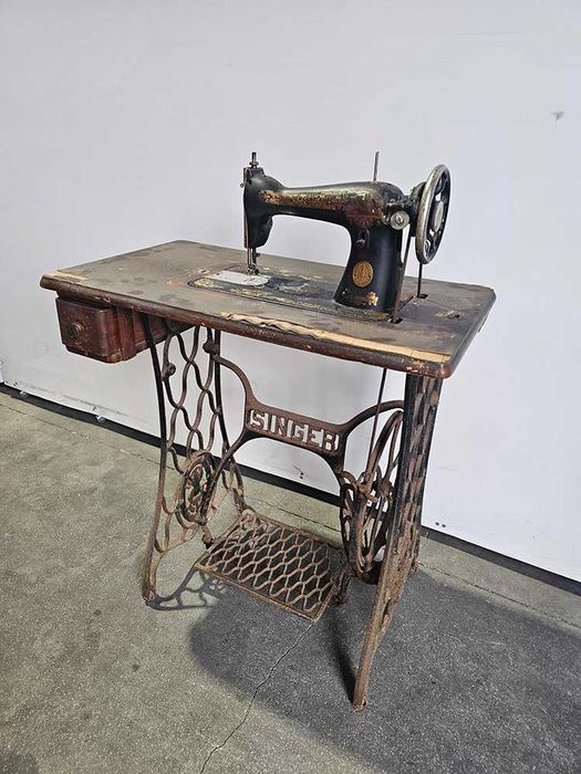 Máquina Singer MUITO ANTIGA
