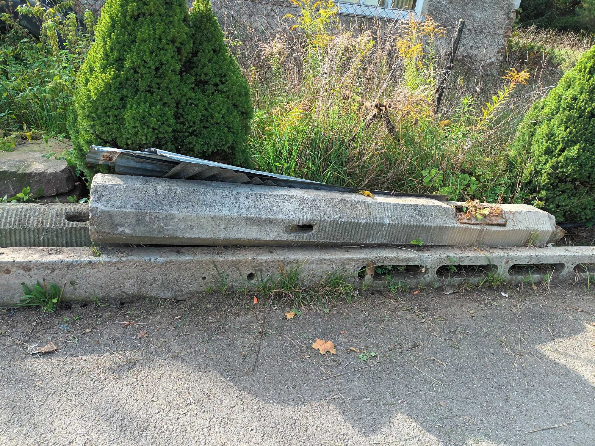 Słupy betonowe duże
