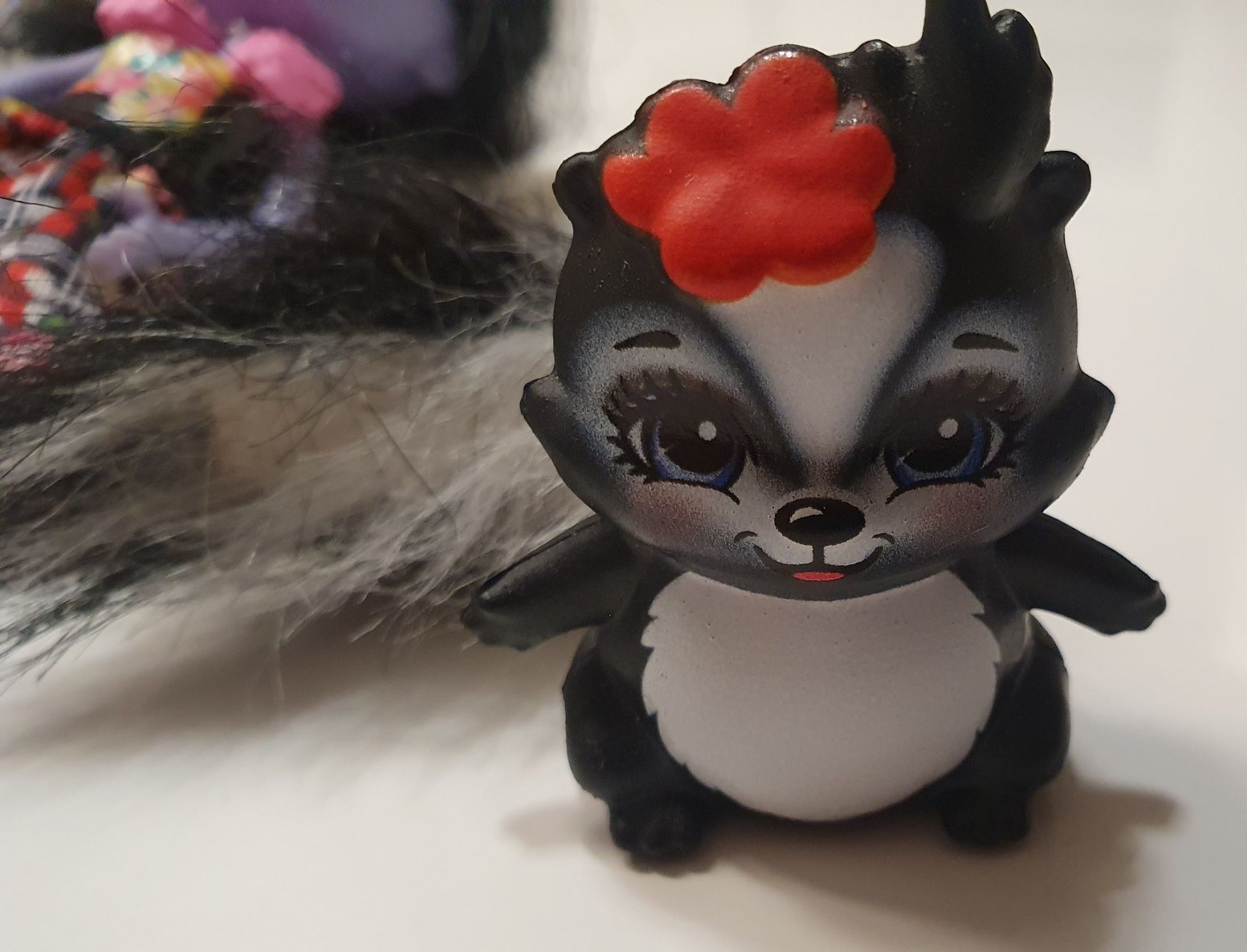 Lalka Enchantimals plus zwierzątko szop