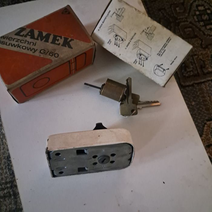 Stary zamek drzwi wierzchni nadrzwiowy z pokrętłem PRL