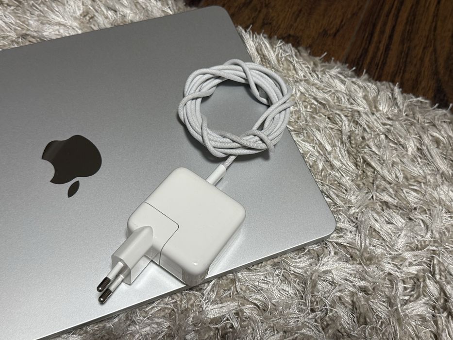 Ноутбук Appe MacBook air m3 16 256 silver, гарний стан. На гарантії!