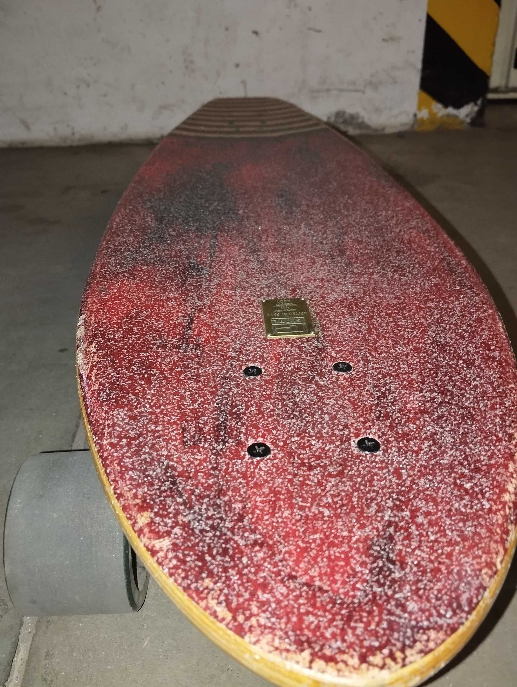 Longboard Globe 36" – cruiser w surferskim stylu, świetny stan!