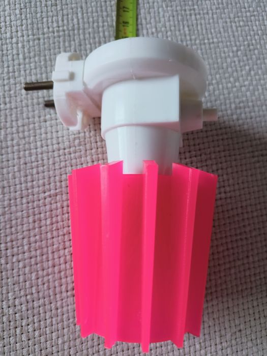 Różowa lampka, lampka do gniazdka