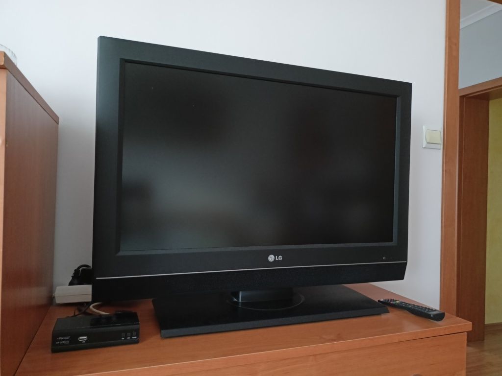 Telewizor LG 32".  Mod 32LC51 + dekoder