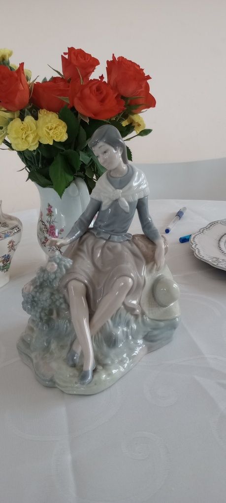 Piękna duża figurka porcelana sygnowana NAO