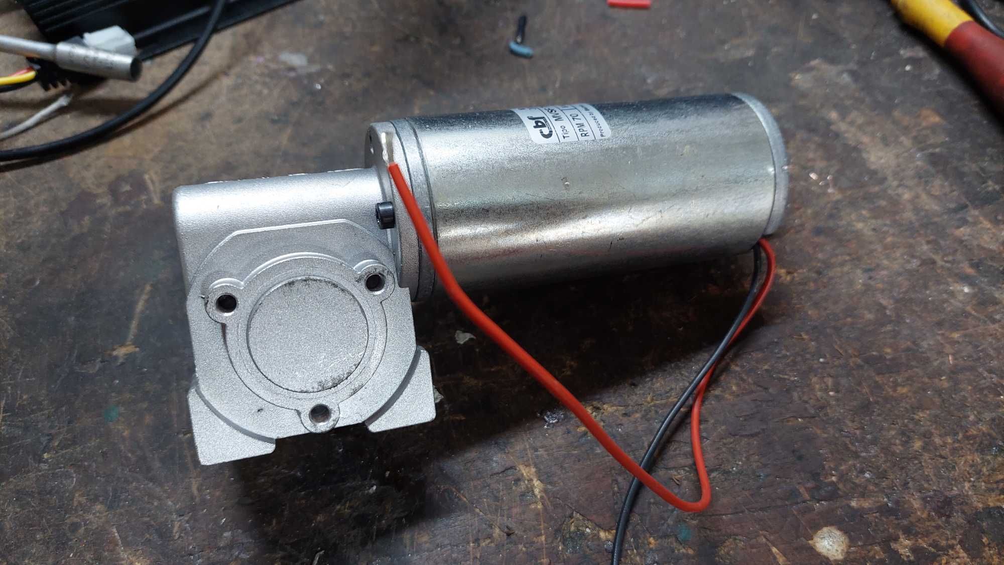 Motoreduktor Bernio 24V 70obr/min