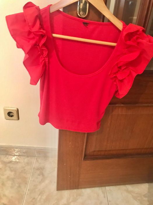 Blusa justa com folho