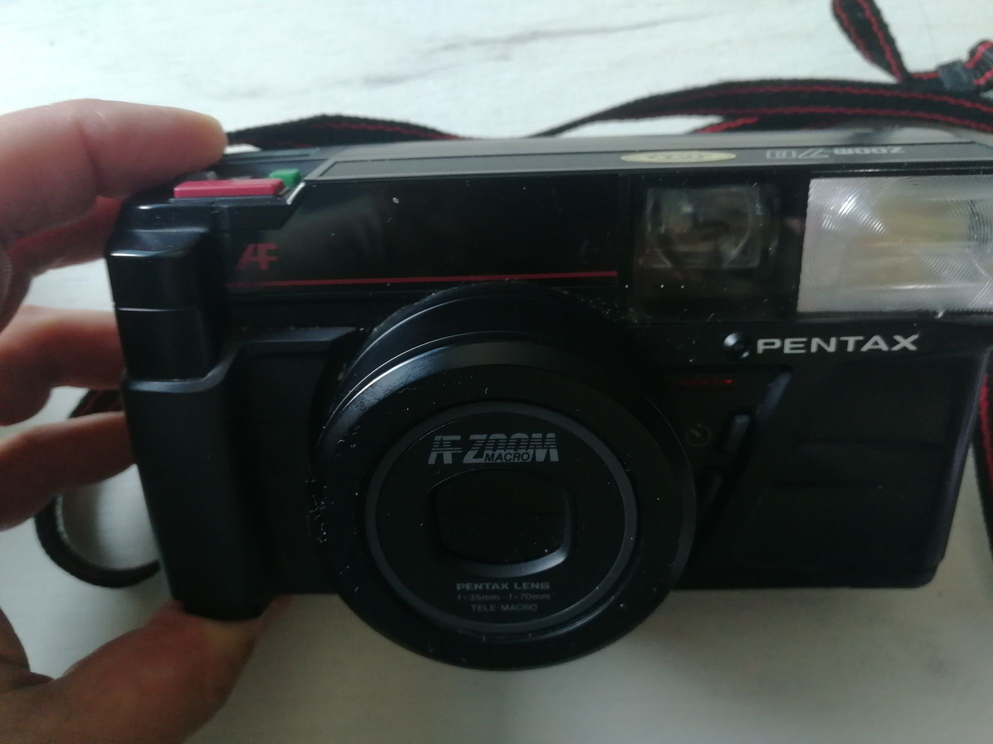 Плівковий фотоапарат Halina 160, PENTAX zoom 105 та 70 , Konica EFP 2