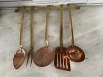 Conjunto utensilios cozinha cobre e latão