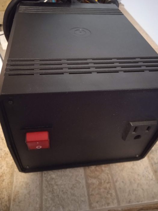 Преобразователь с 220В на 110В 1800 Вт.