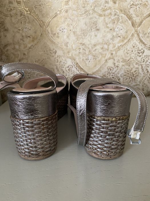 Босоніжки шкіряні