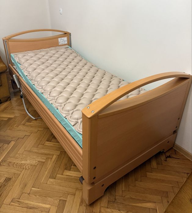 Łóżko rehabilitacyjne, elektryczne, nowy materac przeciwodlezynowy