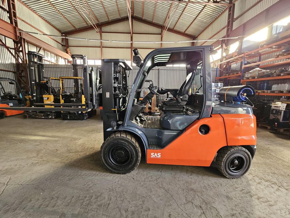 Навантажувач Toyota 5 т газ/бензин. Вилочный погрузчик Toyota 5 т