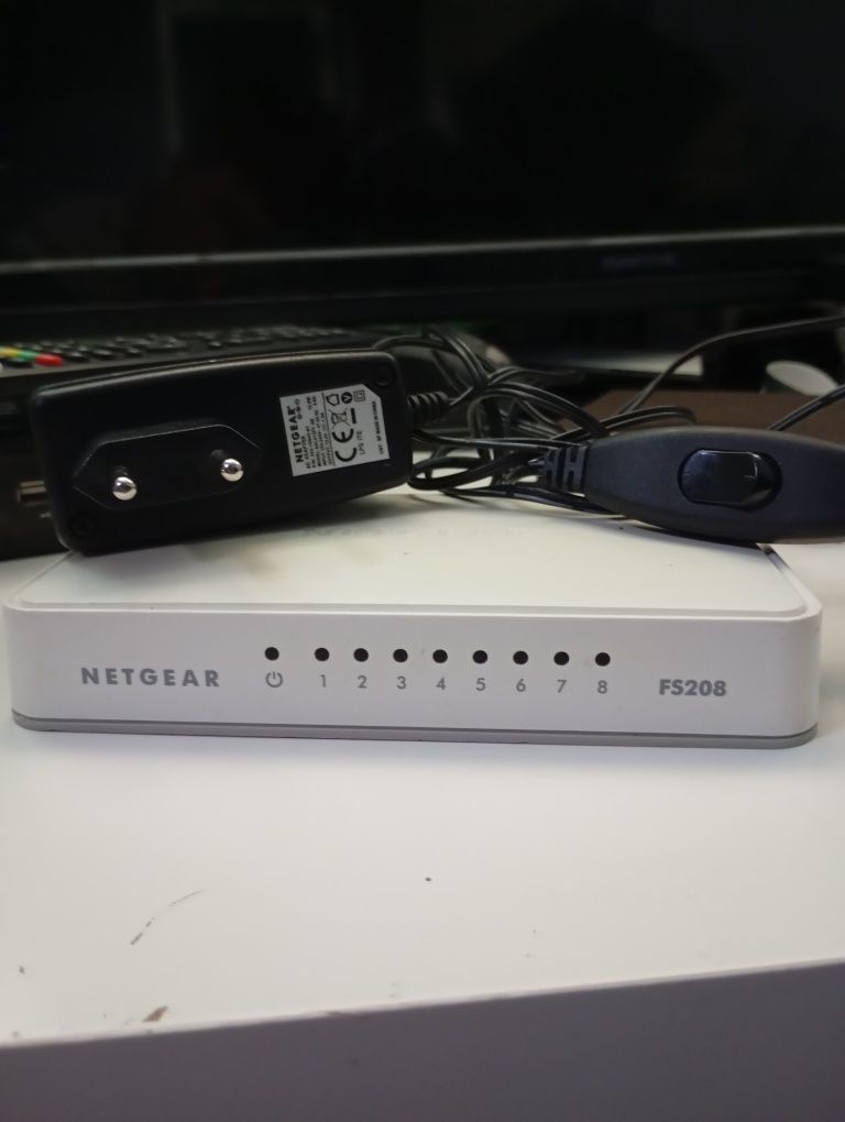 Netgear fs208 używany