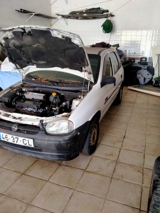 Opel Corsa 1.5D com motor extra
