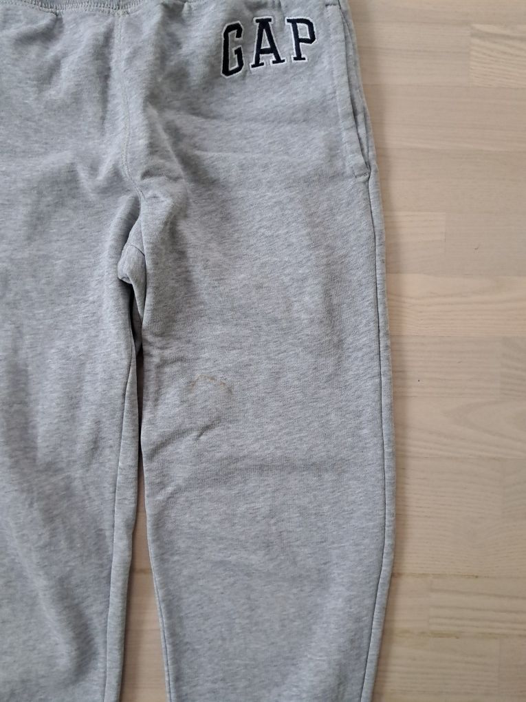 Spodnie dresowe GAP chłopięce rozmiar 146 152 cm