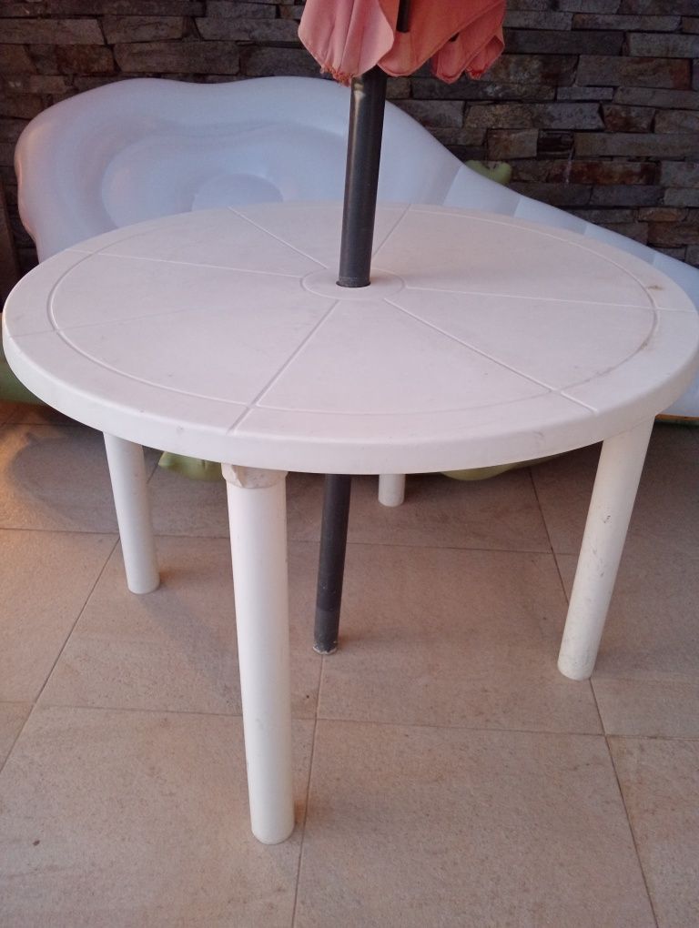 0: Mesa + Cadeiras + Parasol de jardim